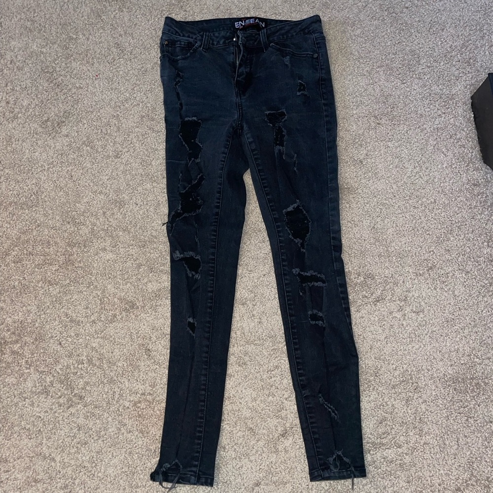 Black ripped skinny jeans